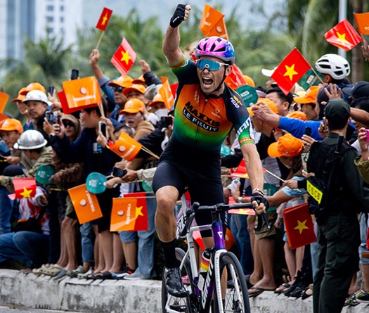 Ethan Batt lại về nhất ở chặng 13 Cuộc đua xe đạp tranh Cúp Truyền hình TP.HCM 2025