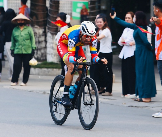 Loic Desriac thắng chặng 14 Cuộc đua xe đạp tranh Cúp Truyền hình TP.HCM 2025