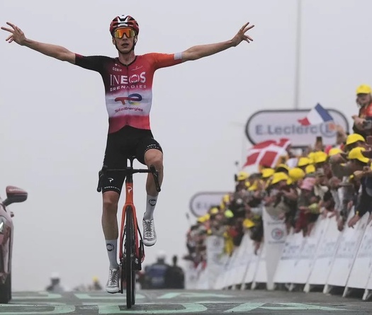 Arensman giành chiến thắng chặng đua khó khăn nhất cuộc đua xe đạp Tour de France 2025 khi Pogacar chiếm giữ Áo vàng