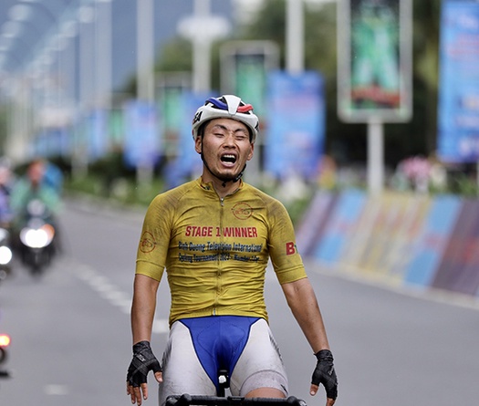 Kết quả đua xe đạp quốc tế Bình Dương ngày 8/1: Áo vàng lại có màn trình diễn "bá đạo"