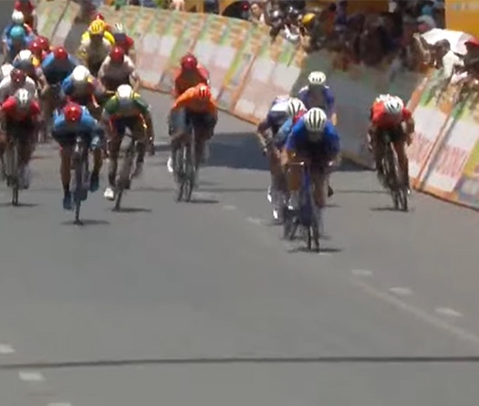Áo Vàng hỏng xe gần đích, Martin Laas tranh thủ về nhất chặng 22 Cuộc đua xe đạp Cúp Truyền hình TPHCM 2024