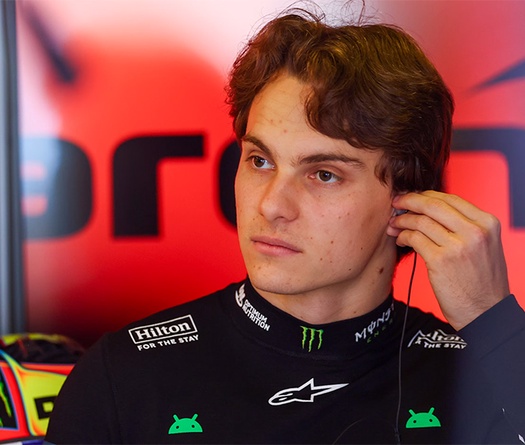 Oscar Piastri "tuyên chiến" với Lando Norris: McLaren sẽ đối xử công bằng tại F1 2026?