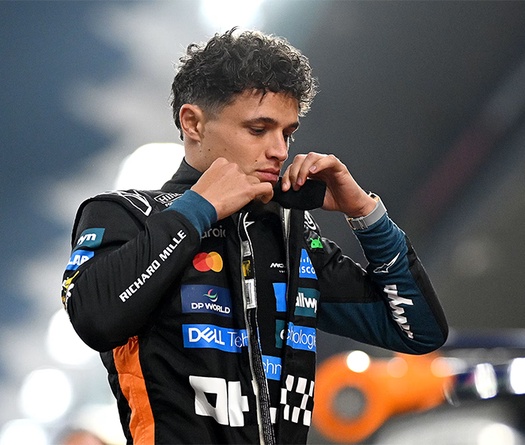 F1 Abu Dhabi nóng bỏng: Lando Norris dẫn đầu ngày tập luyện, Max Verstappen vẫn lo lắng