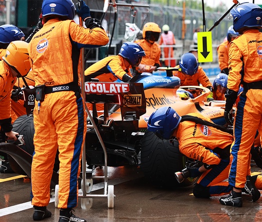 "McLaren chơi đẹp" hay "mắc lỗi chết người" với quyết định gây sốc đã 'dâng' danh hiệu F1 cho Max Verstappen