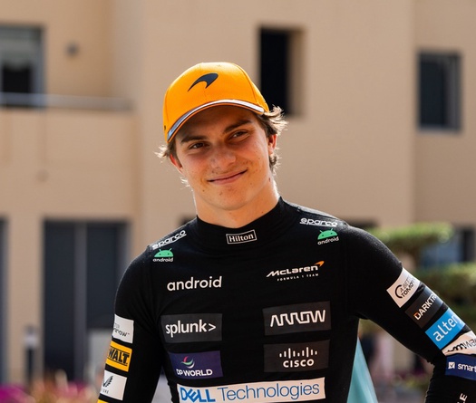 F1 Qatar: Piastri giành Pole quyết định, thách thức ngôi đầu của đồng đội Lando Norris tại McLaren
