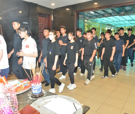 Hơn 200 HLV và VĐV đến viếng tài năng trẻ TDDC Nguyễn Minh Triết 