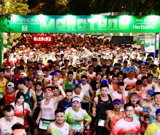 Giải chạy Tiền Phong Half Marathon 2025: Hoa hậu và sao Việt "tiếp lửa" gần 2000 Runner trải nghiệm khu đô thị Vạn Phúc