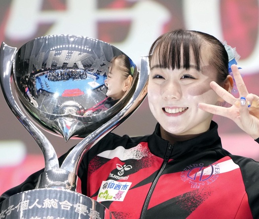 Đội trưởng tuyển thể dục dụng cụ Nhật Bản Shoko Miyata bị đuổi khỏi Olympic vì hút thuốc