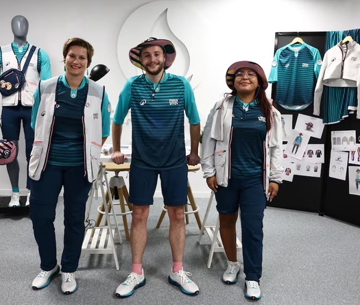 Gần một nửa trang phục cho tình nguyện viên Olympic Paris 2024 do Việt Nam sản xuất