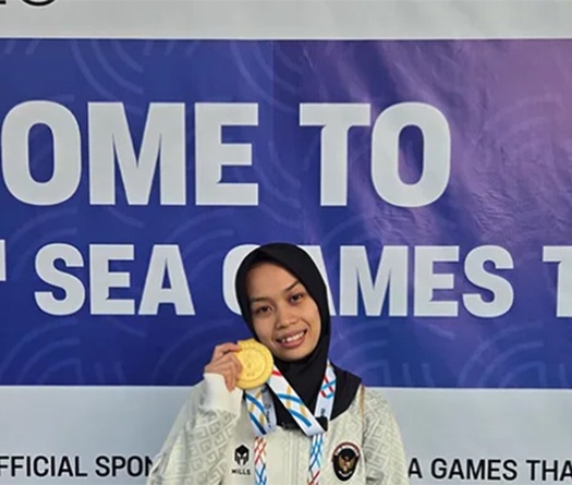 Luluk mang về tấm huy chương vàng đầu tiên cho đội tuyển cử tạ Indonesia tại SEA Games 2025 ở Thái Lan