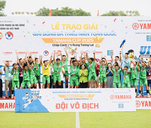 Thắng SLNA trên loạt luân lưu, Nam Định lần đầu bước lên đỉnh vinh quang bóng đá U13