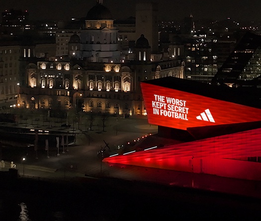 CLB bóng đá Liverpool hợp tác dài hạn với adidas