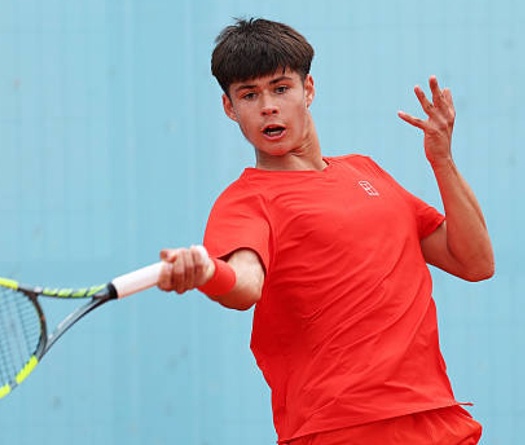 Quần vợt Madrid Open 2026: Carlos Alcaraz lùi lại phía sau nhưng "thương hiệu gia đình" vẫn tỏa sáng
