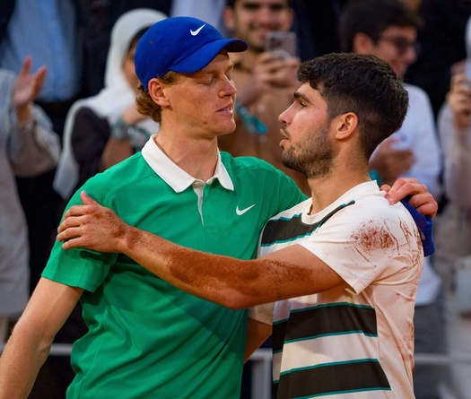 Carlos Alcaraz tiết lộ bí quyết chiến thắng ngoạn mục trước Jannik Sinner tại giải quần vợt Roland Garros 2025