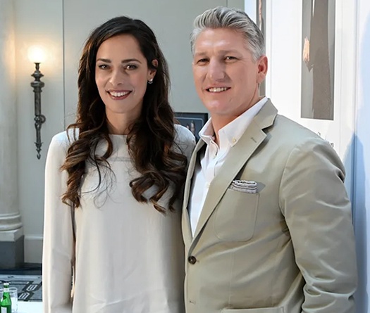 Người đẹp quần vợt Ana Ivanovic đệ đơn ly hôn cựu sao Man Utd sau nghi án ngoại tình"