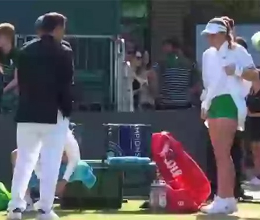 Cựu vô địch Roland Garros tốc váy phản đối do trọng tài giải quần vợt Wimbledon chất vấn về trang phục
