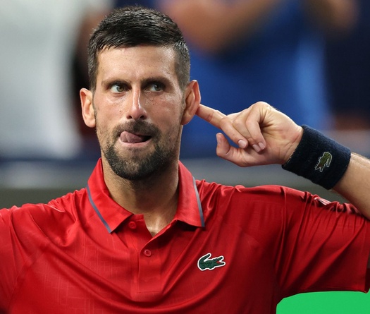 Novak Djokovic lập nên lịch sử quần vợt khi vào bán kết ATP 1000 tại Shanghai Masters 2025