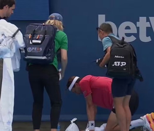 Ngôi sao quần vợt bỏ cuộc tại Cincinnati Open 2025 sau khi ngã gục trên sân