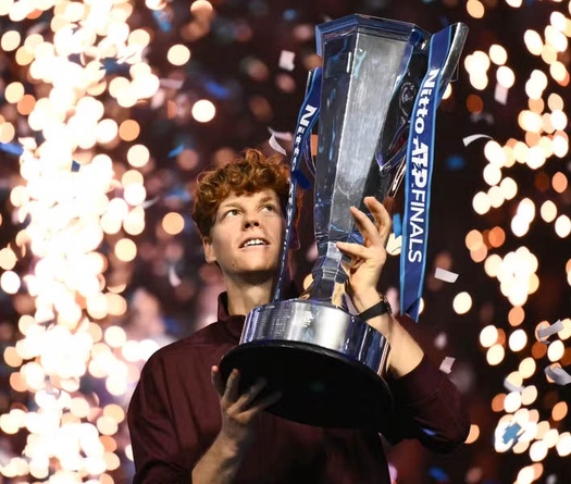 Sinner vượt qua Alcaraz để bảo vệ thành công ngôi vô địch giải quần vợt ATP Finals