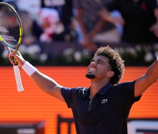 Quần vợt Barcelona Open 2026: Arthur Fils quật ngã hạt giống số 2, lộ diện "ngựa ô" 19 tuổi Rafael Jodar