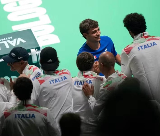 Đương kim vô địch Ý dễ dàng vượt qua Áo và tiến vào bán kết giải quần vợt Davis Cup 2025