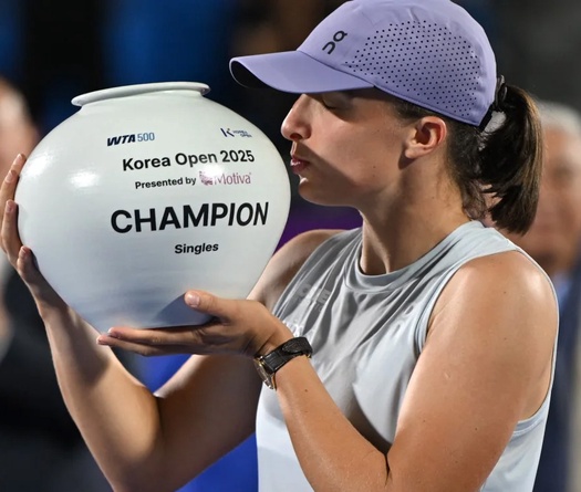 Iga Swiatek ngược dòng vô địch giải quần vợt Korea Open sau khởi đầu tưởng chừng gây thảm họa