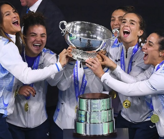 Đương kim vô địch Ý bảo vệ danh hiệu quần vợt Billie Jean King Cup cho dù "dưới cơ" Mỹ