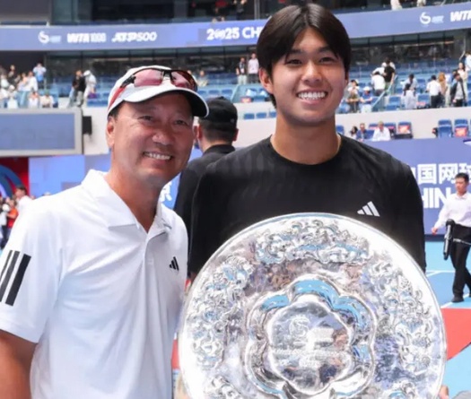 Learner Tien đăng quang Next Gen ATP Finals dưới sự dẫn dắt của huyền thoại quần vợt Michael Chang