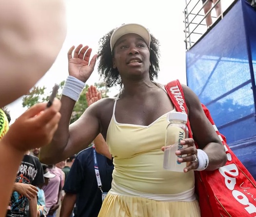 Huyền thoại quần vợt Mỹ Venus Williams giành chiến thắng ở tuổi 45 khi trở lại thi đấu sau 16 tháng vắng mặt