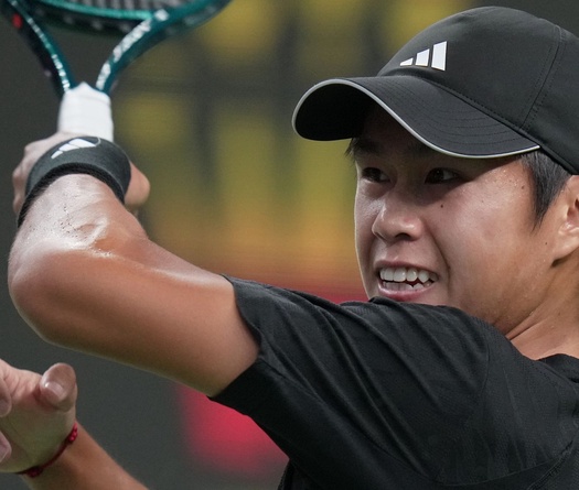 Learner Tien đánh bại Alexander Blockx để giành chức vô địch giải quần vợt Next Gen ATP Finals tại Ả Rập Xê Út