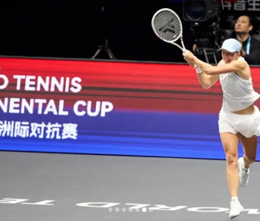 Giải quần vợt WTCC: Iga Swiatek thua sau 2 set về tay đối thủ hạng 57 thế giới