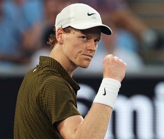 Hủy diệt Ben Shelton, ĐKVĐ Sinner hẹn Djokovic tại "siêu bán kết" quần vợt Australian Open 2026