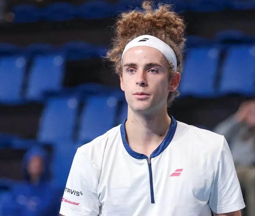 Ngôi sao quần vợt đang lên trở thành tay vợt LGBT+ công khai thứ hai thi đấu tại ATP Tour