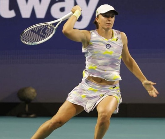 Kết quả tennis mới nhất 26/3: Swiatek lên số 1 thế giới, "trai hư" Kyrgios lập uy ở Miami