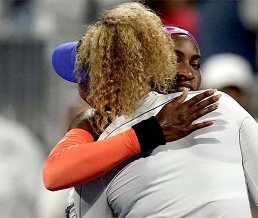 Kết quả tennis mới nhất 5/8: Coco Gauff thắng Naomi Osaka "y như phim"