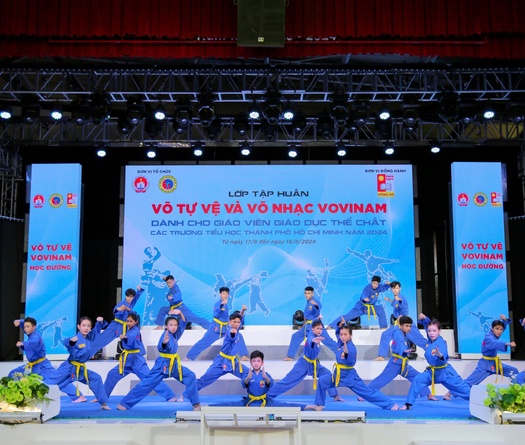 650 giáo viên tiểu học tham gia tập huấn võ tự vệ và võ nhạc Vovinam trong học đường