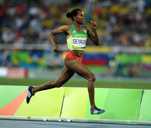Chuyên gia chạy 1500m người Ethiopia phá kỷ lục thế giới 5km nữ