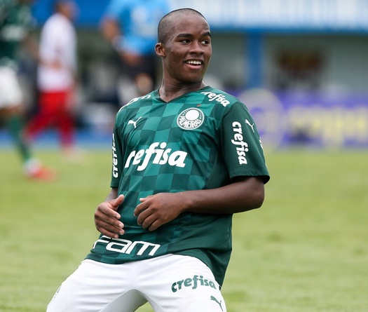 Điều khoản “xua đuổi” MU giành thần đồng 15 tuổi người Brazil