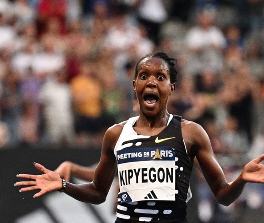 Faith Kipyegon lại phá kỷ lục thế giới chạy 5000m, một tuần sau kỳ tích 1500m