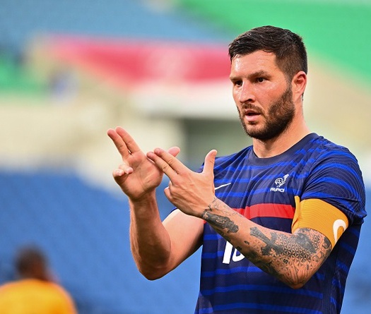 Hat-trick thứ hai ở bóng đá nam Olympic thuộc về cầu thủ 35 tuổi