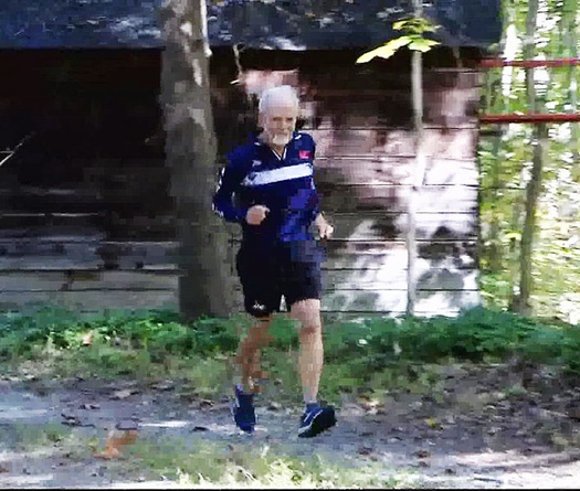 Bác sĩ 80 tuổi chạy hơn 170 marathon trên 7 lục địa