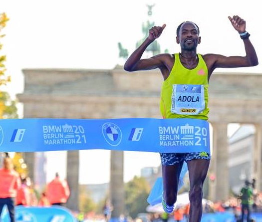 Chàng trai “cò hương” vô địch, Berlin Marathon 2021 không có kỷ lục thế giới