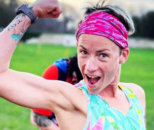 Cô gái lập kỷ lục thế giới chạy 106 marathon 106 ngày liên tiếp dù rạn xương đầu gối