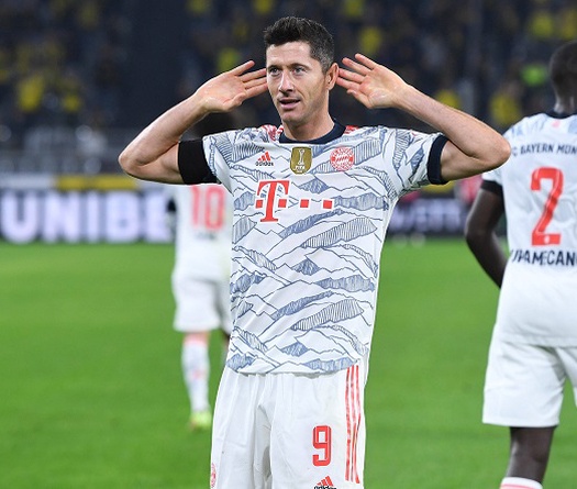 Lewandowski lập kỷ lục ghi bàn liên tiếp và đem Siêu Cúp về cho Bayern