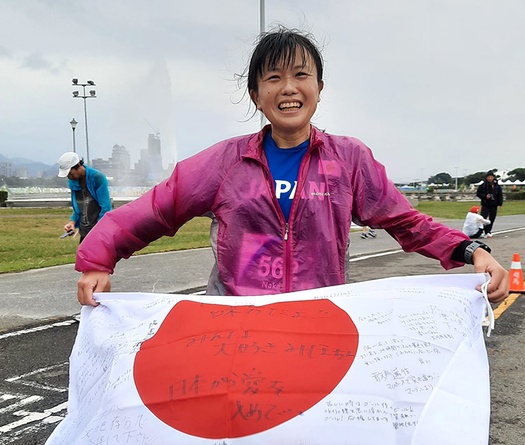 Cô gái Nhật phá kỷ lục thế giới chạy 24 giờ với chỉ 246m cách biệt