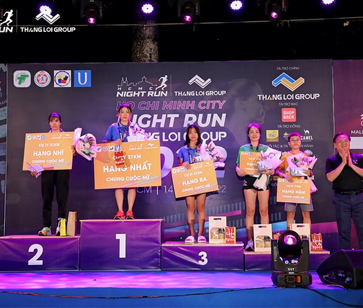 Ho Chi Minh City Night Run Thang Loi Group 2022 vinh danh “những chân chạy bóng đêm” xuất sắc