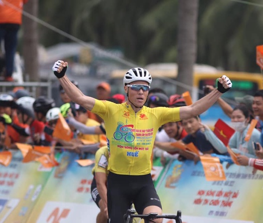 Đổ đèo siêu tốc độ, đương kim vô địch vẫn không thắng chặng 7 giải xe đạp HTV Cup 2023