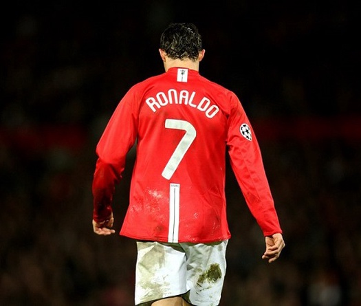 Ronaldo vẫn có thể mặc áo số 7 tại MU được lấy từ Cavani
