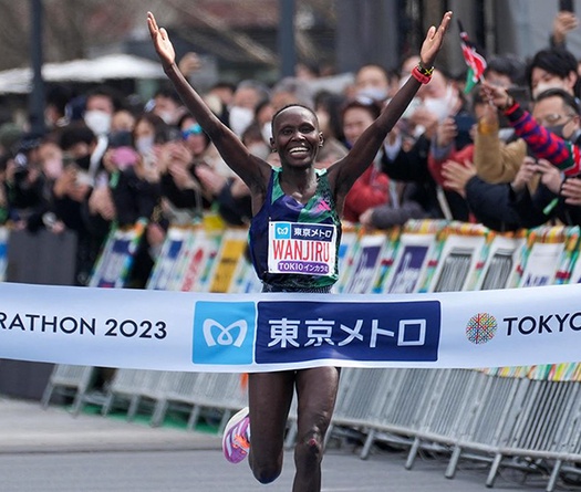 Cô gái châu Phi nặng 45kg vô địch giải chạy nhãn bạch kim Tokyo Marathon 2023