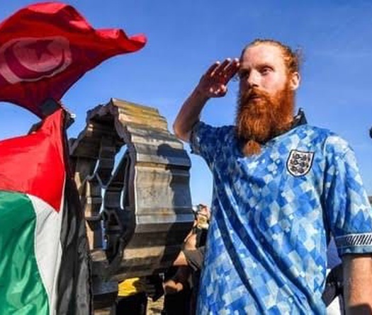 Người đàn ông dành gần một năm chạy dọc châu Phi